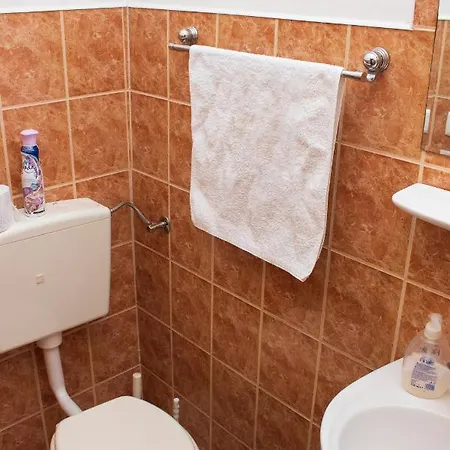 Lilaakac Panzio Nocleg ze śniadaniem *
